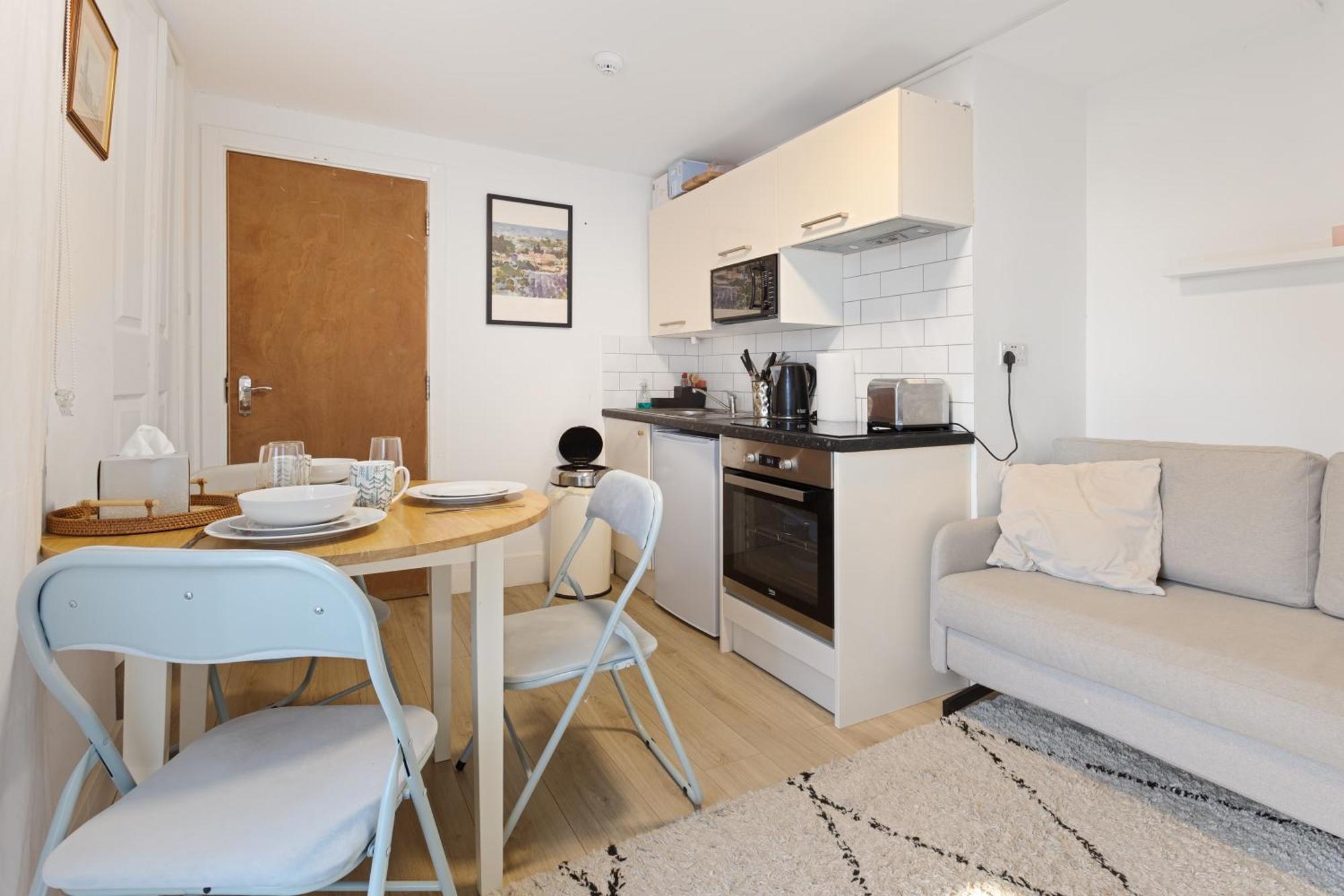 Modern Flat & Balcony In Historic West Kensington Apartment ลอนดอน ภายนอก รูปภาพ